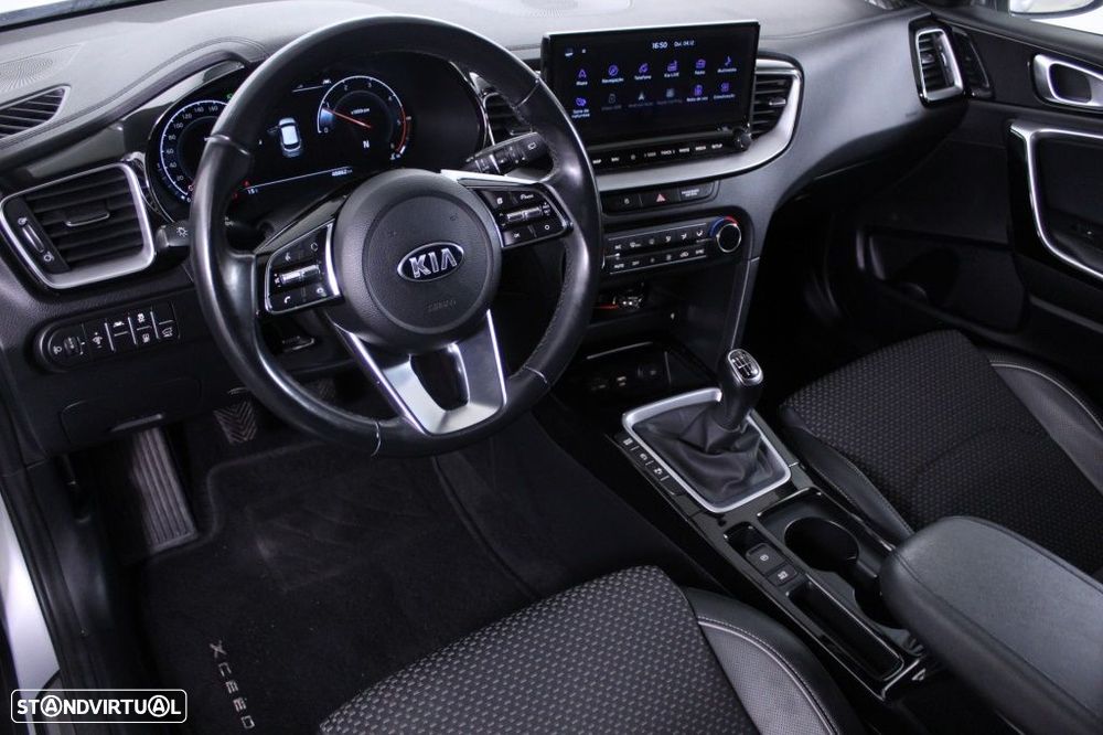 Kia XCeed - 32