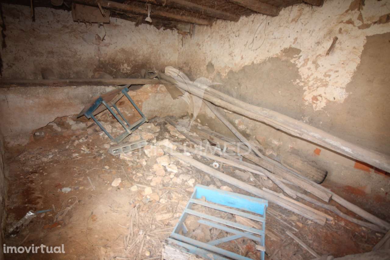 Casa antiga para renovar c/ terreno amplo - Grande imagem: 5/33