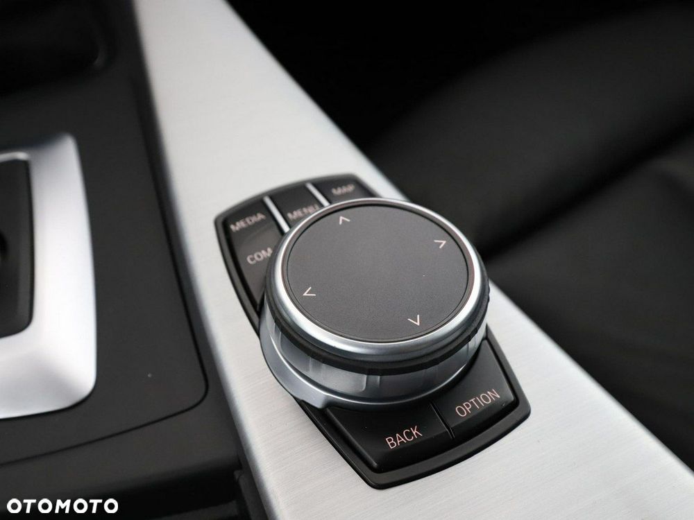 BMW Seria 3 318d M Sport - 29
