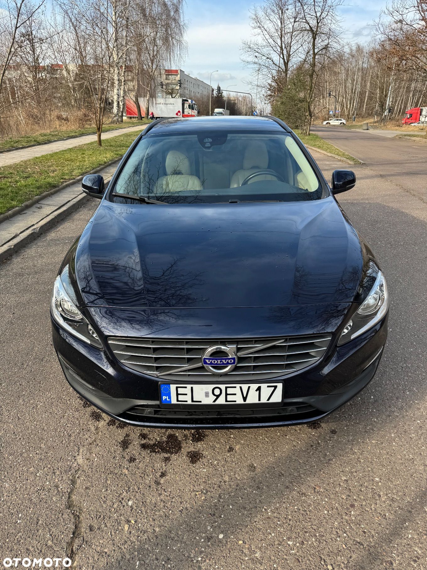 Volvo V60 D3 AWD Momentum Pro - 1