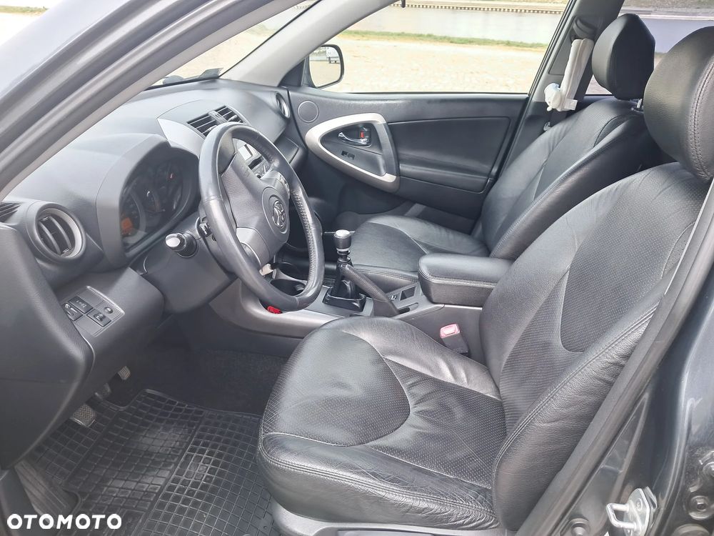 Toyota RAV4 - 10