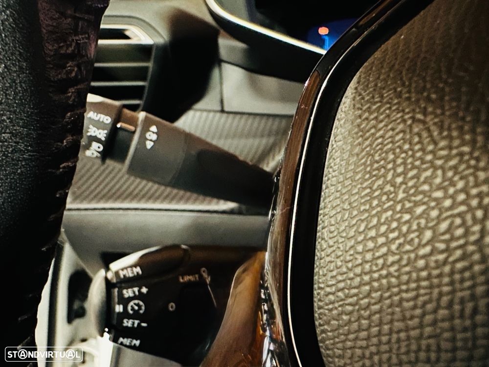 Peugeot 208 1.2 PureTech Allure Pack - 19