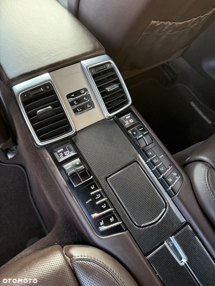 Porsche Panamera Turbo - 28