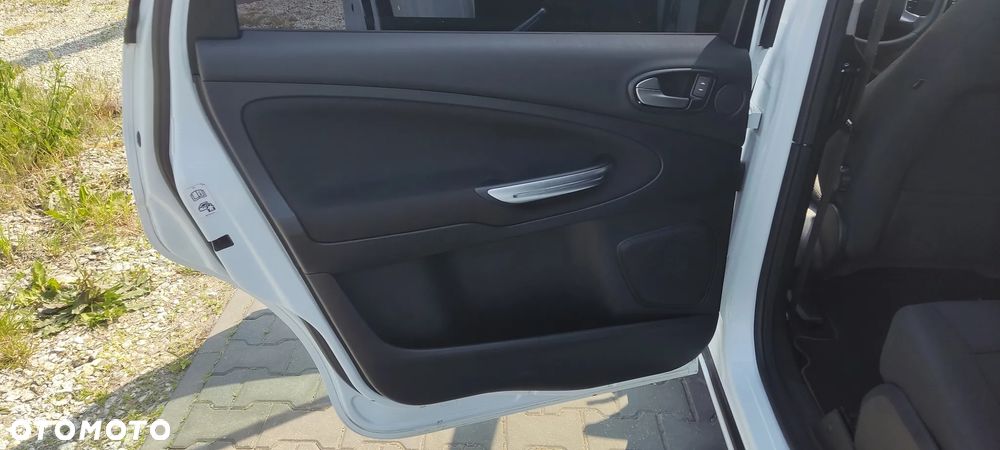 Ford S-Max 2.0 TDCi DPF Champions Edition - 27