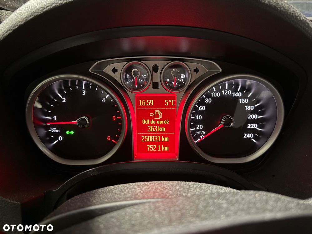 Ford Kuga 2.0 TDCi 2x4 Titanium - 19