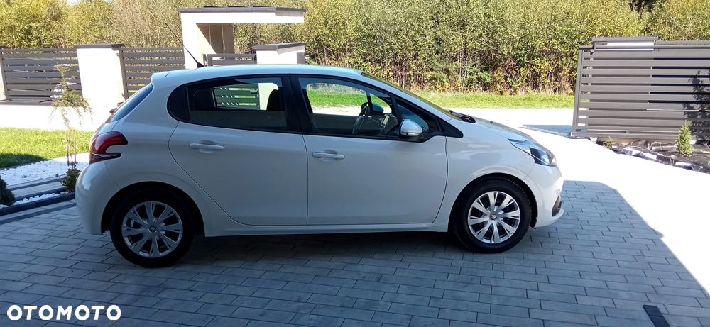 Peugeot 208 - 11