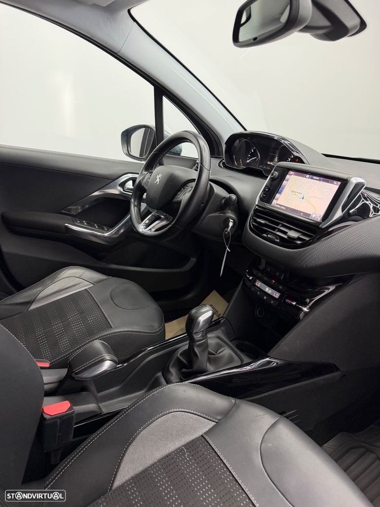 Peugeot 2008 1.2 PureTech Allure - 9