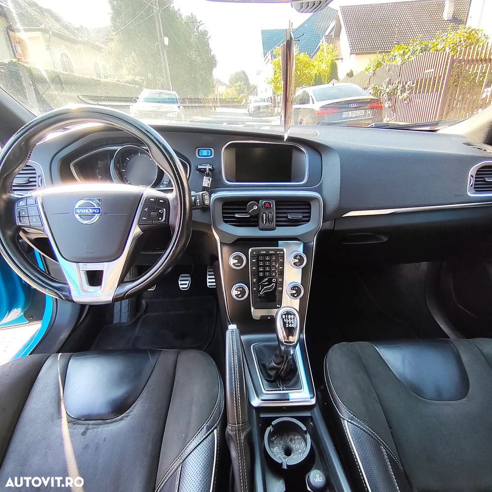 Volvo V40 D2 R-Design - 7