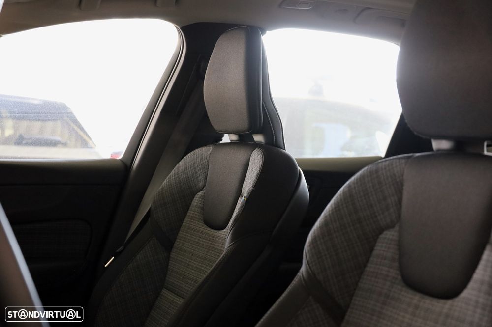 Volvo XC 60 2.0 T6 PHEV Core AWD - 11