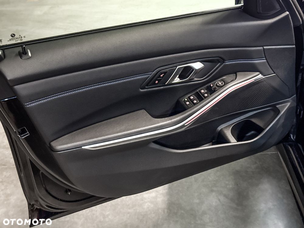 BMW Seria 3 318i M Sport Edition - 28
