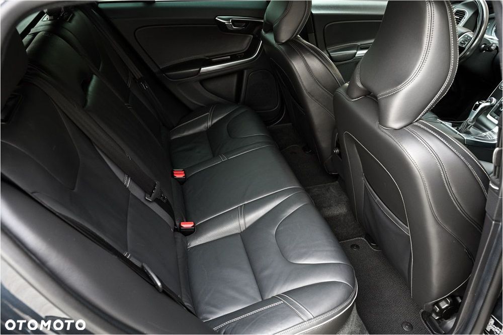 Volvo V60 D3 R-Design - 7