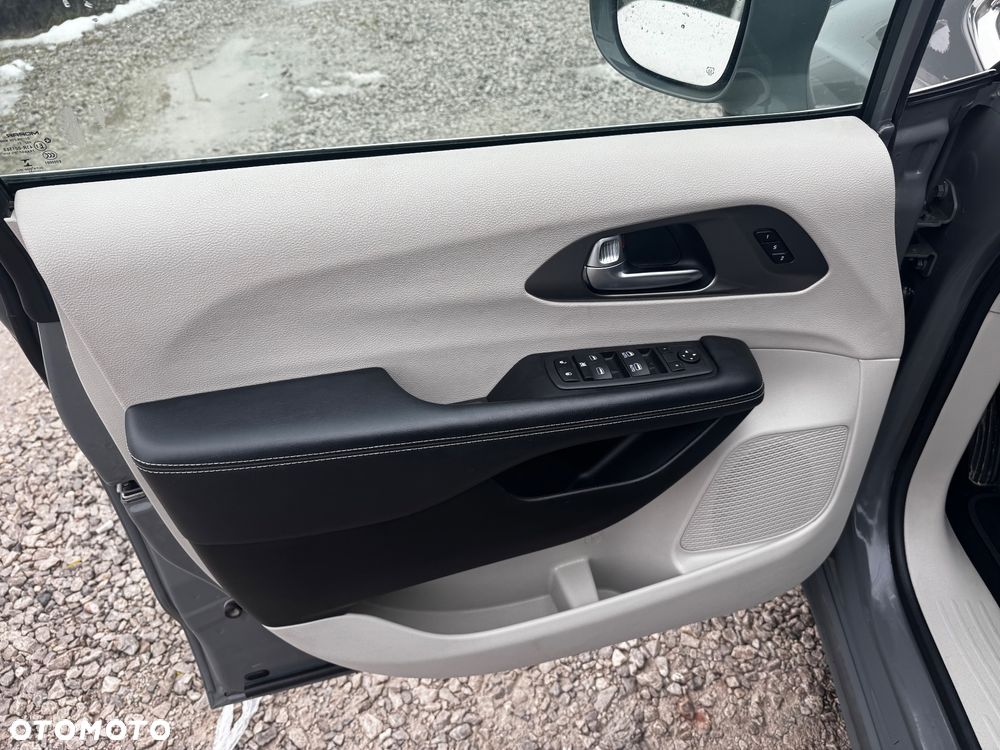 Chrysler Pacifica - 31