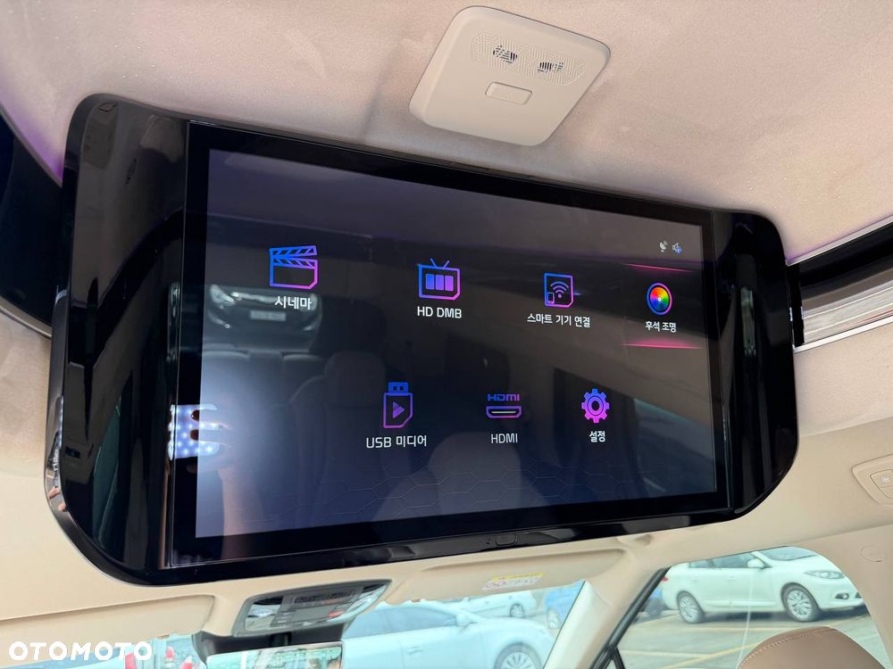 Kia Carnival - 21