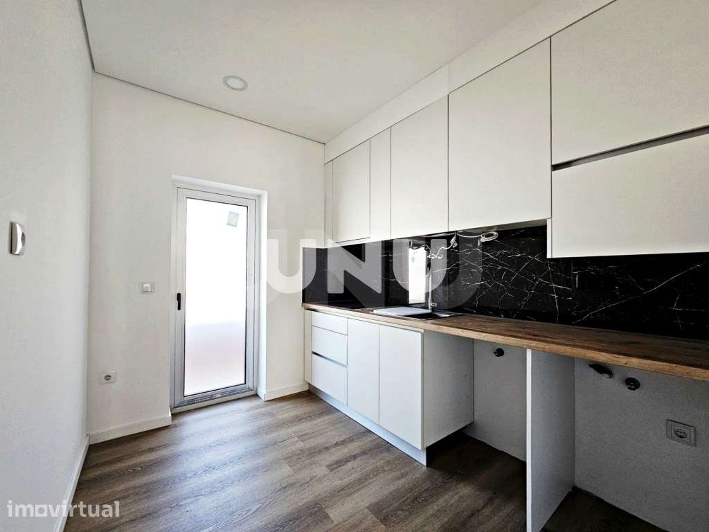 Apartamento T2 - Totalmente Renovado - Grande imagem: 3/12