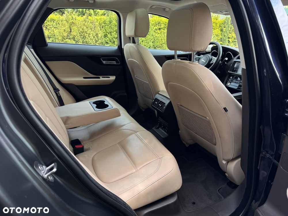 Jaguar F-Pace 25t AWD Prestige - 8