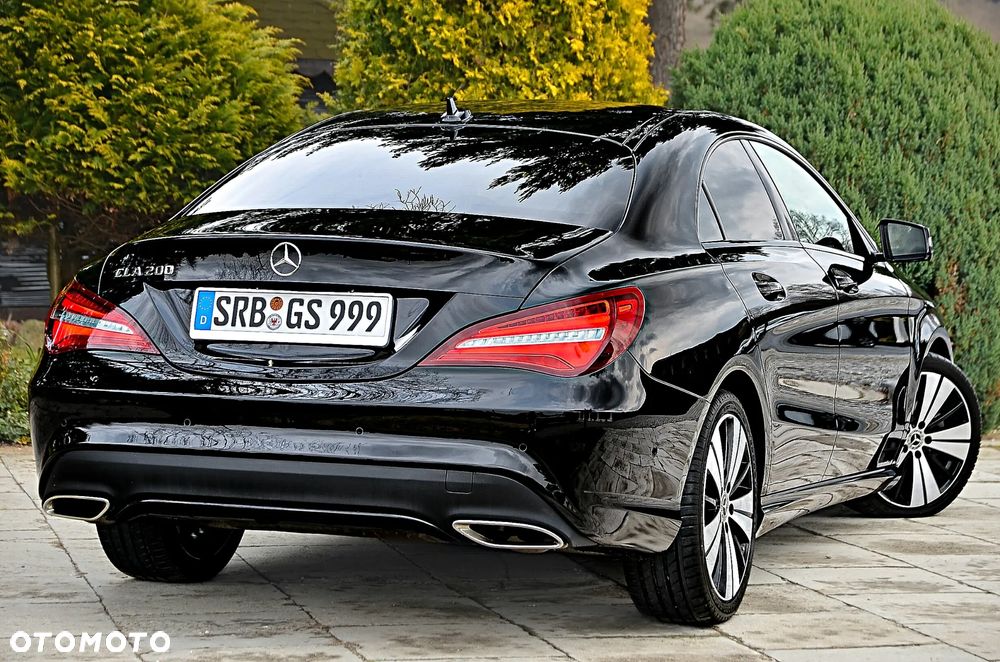 Mercedes-Benz CLA 200 7G-DCT Peak Edition - 3