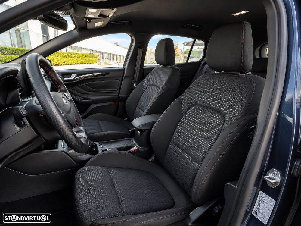 Ford Focus SW 1.0 EcoBoost MHEV ST-Line Aut. — fotografia 9