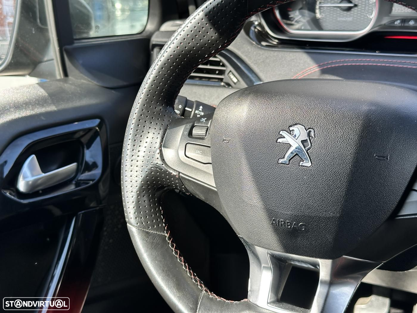 Peugeot 208 GTI 200 THP - 29