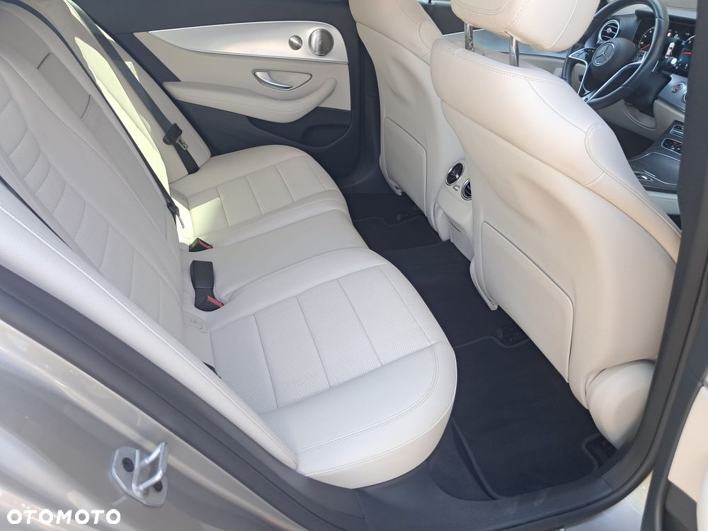 Mercedes-Benz Klasa E 220 d 9G-TRONIC - 16