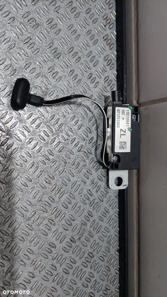 WZMACNIACZ ANTENOWY OPEL INSIGNIA R2012 NR 13270681 - 1