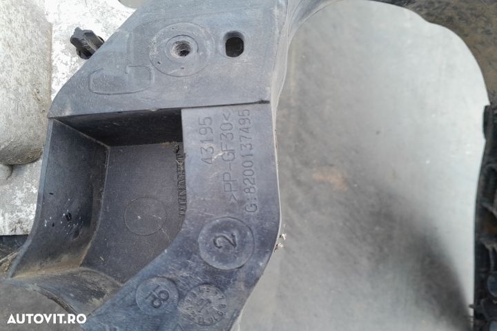 Trager / Calandru 8200137495 8200137495 Renault Megane 2 [2002 - 2006 - 4