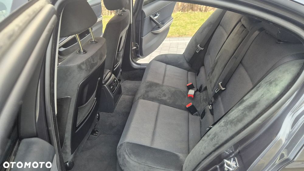 BMW Seria 3 318d DPF - 11