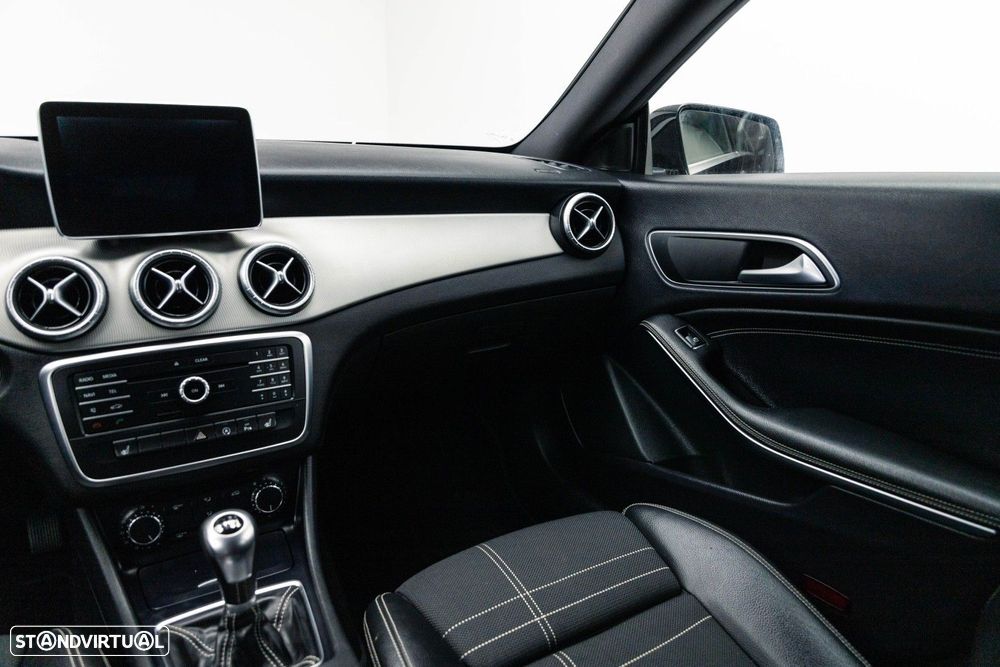 Mercedes-Benz CLA 200 d Shooting Brake Urban - 17