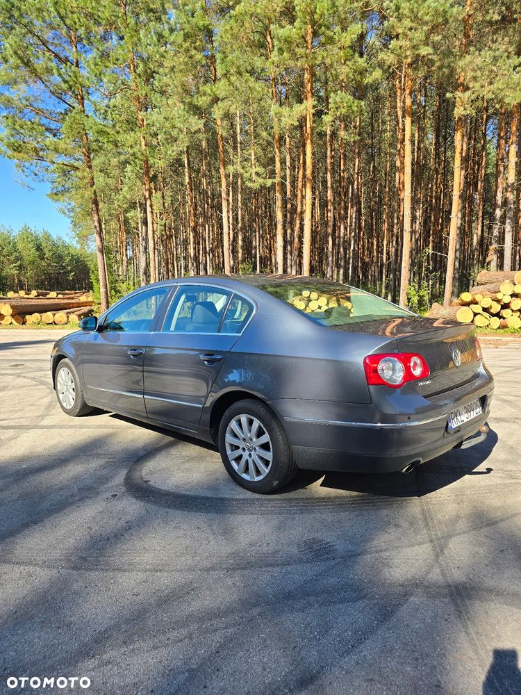 Volkswagen Passat 1.6 TDI DPF BlueMot Comfortline - 6