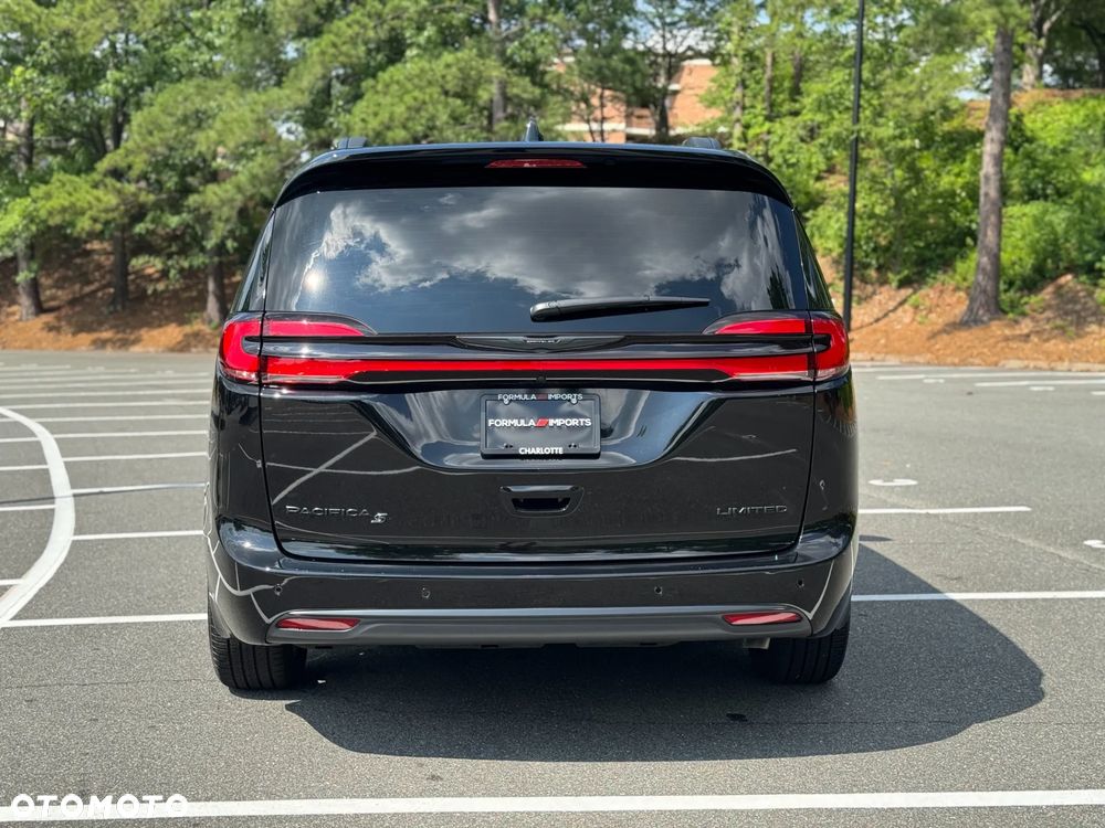 Chrysler Pacifica - 11