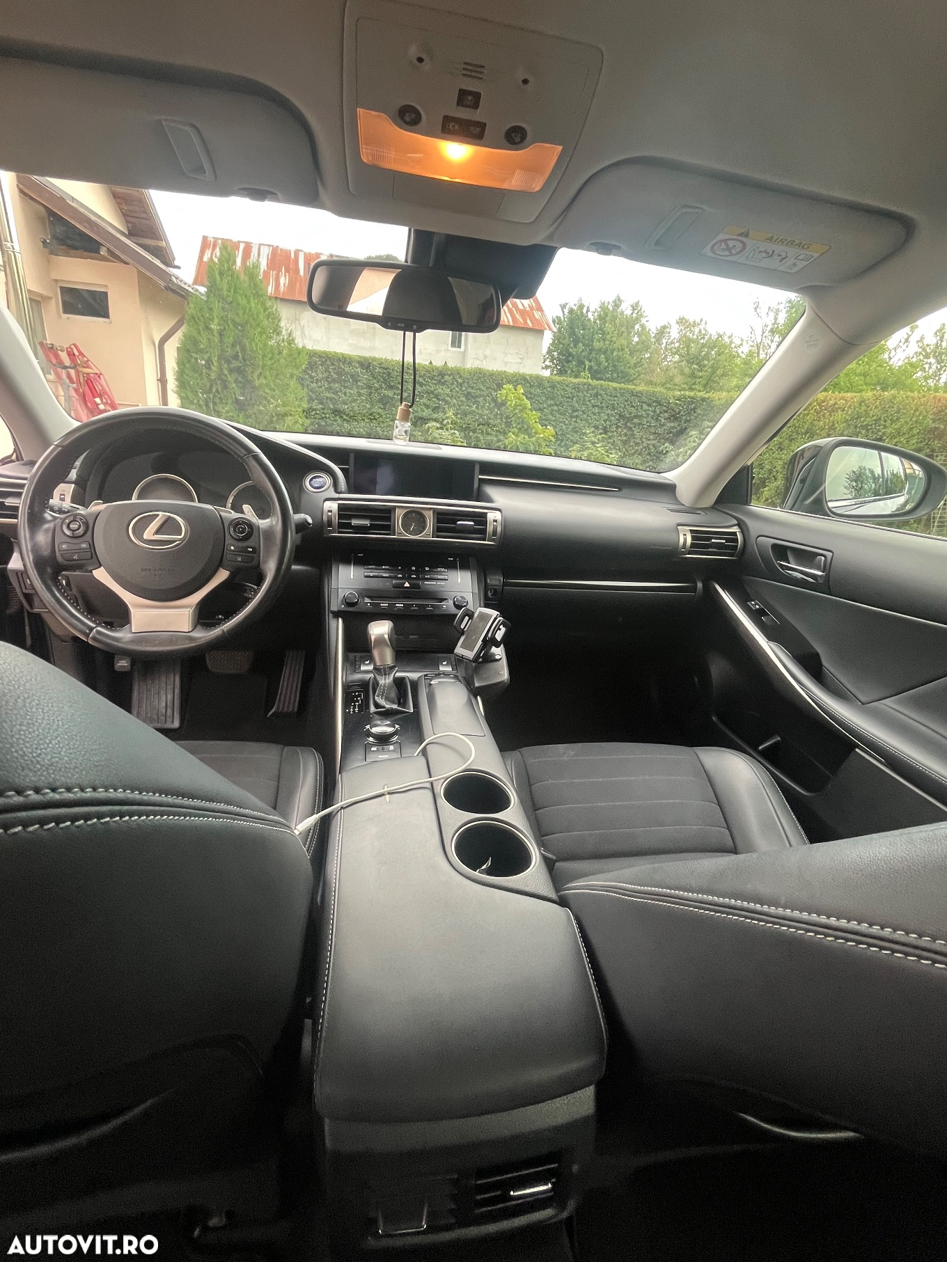 Lexus Seria IS 300h - 8