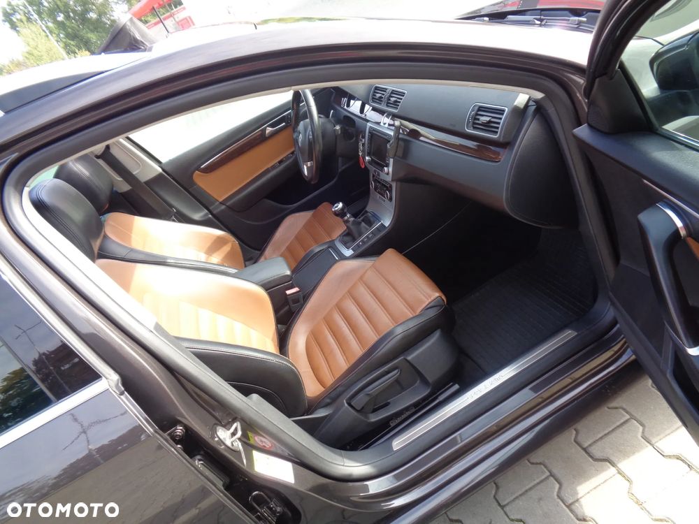 Volkswagen Passat 2.0 TDI DPF Highline - 13