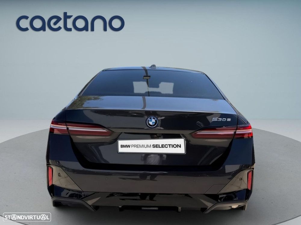 BMW 530 e Pack Desportivo M - 6