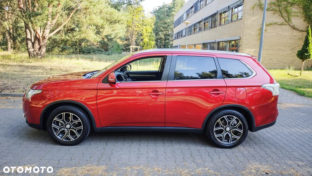 Mitsubishi Outlander 2.0 Instyle Navi 4WD CVT - 3