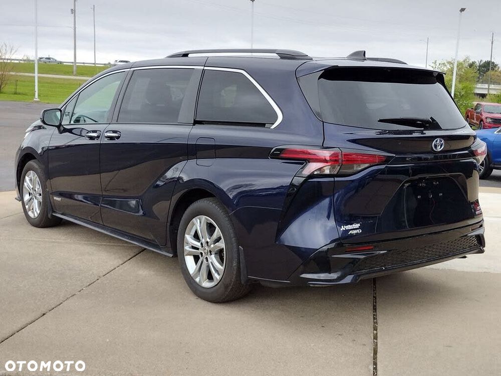 Toyota Sienna - 7