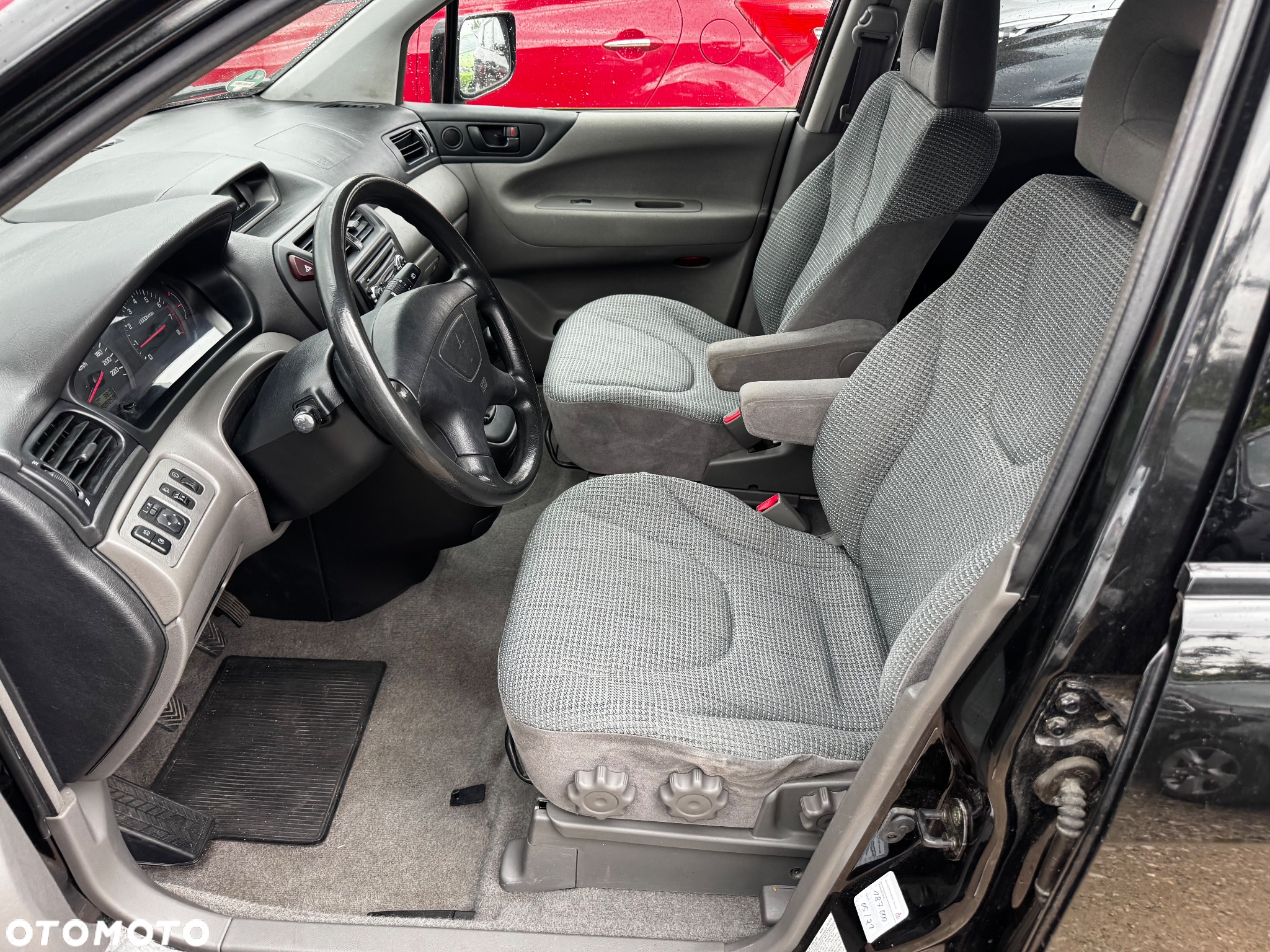 Mitsubishi Space Wagon 2.0 Cool - 26