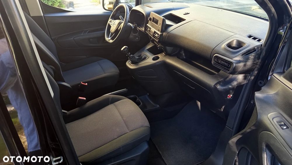 Opel Combo XL 1.2 Turbo Essentia S&S - 29