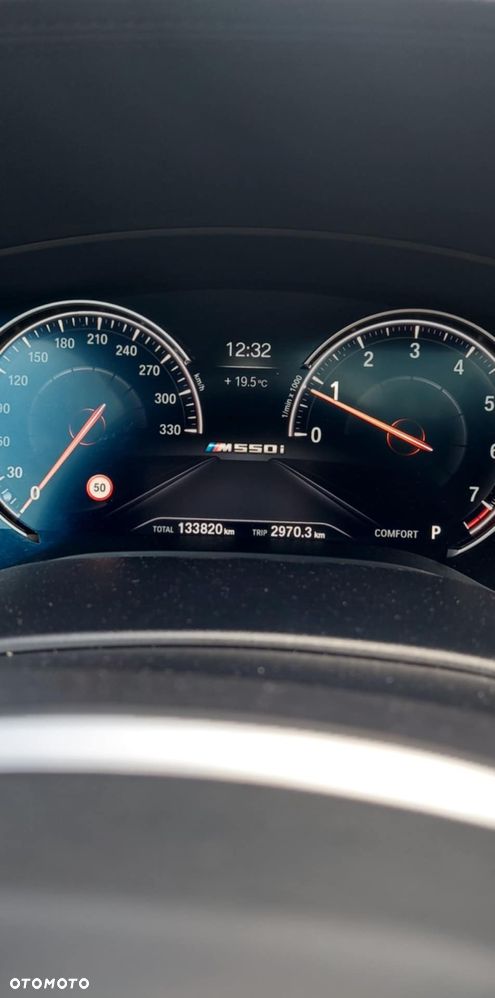 BMW Seria 5 M550i xDrive - 10