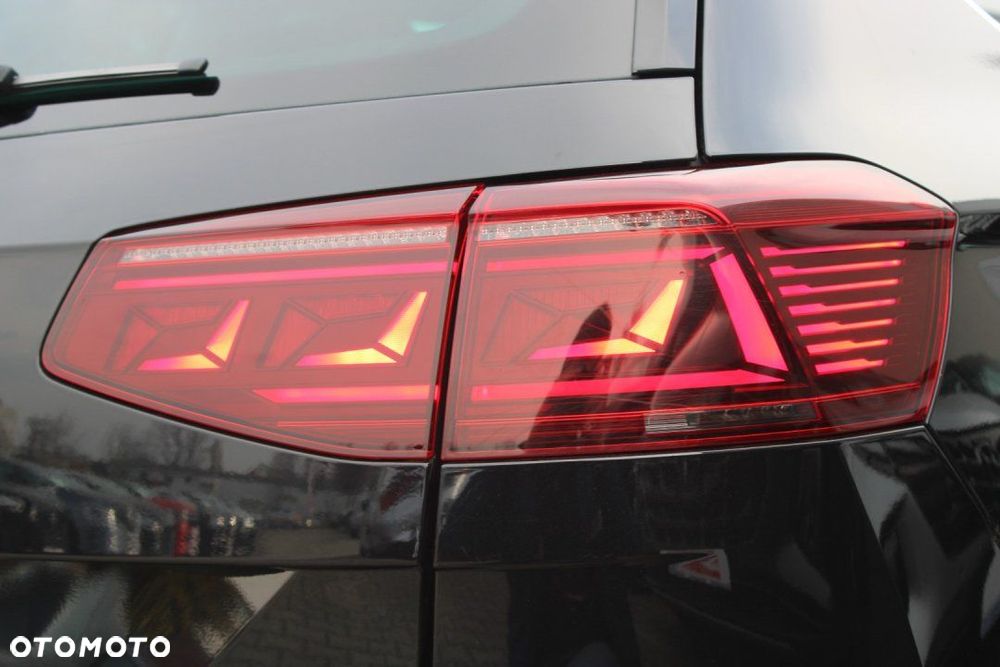 Volkswagen Passat - 11