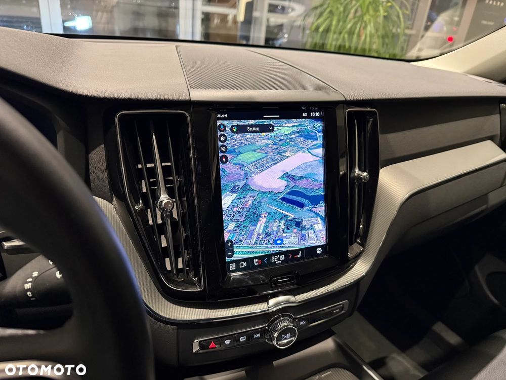 Volvo XC 60 B5 B AWD Plus Dark - 19