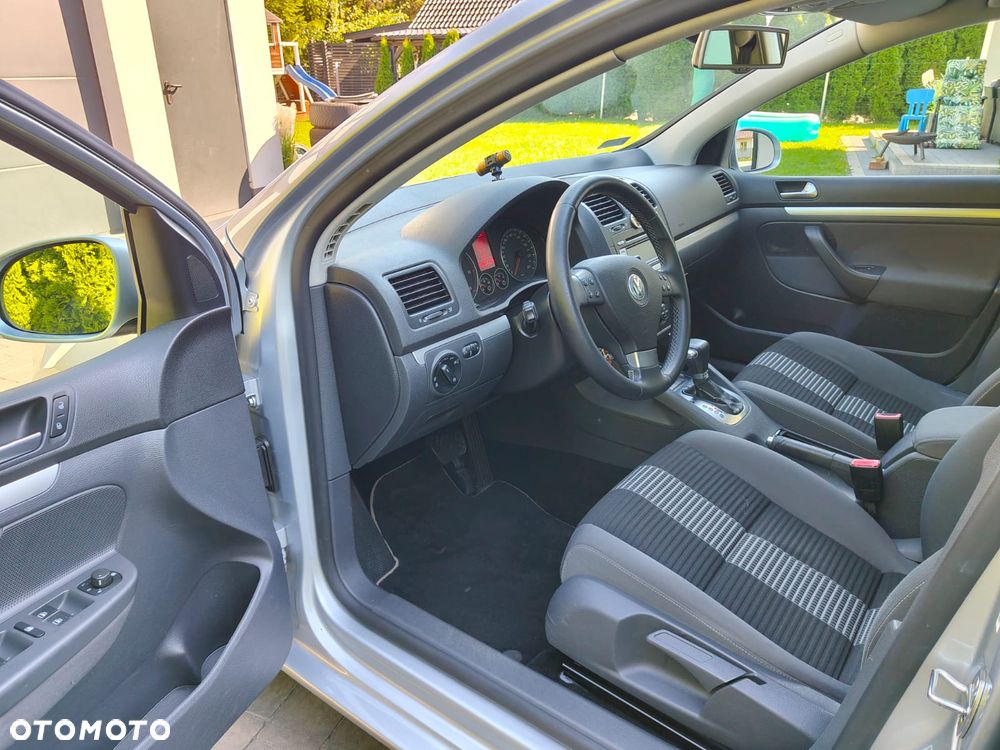 Volkswagen Golf 1.9 TDI DPF Trendline DSG - 10