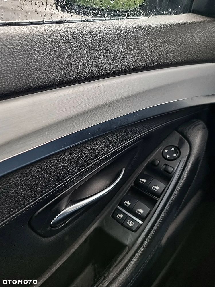 BMW Seria 5 525d Luxury Line - 10