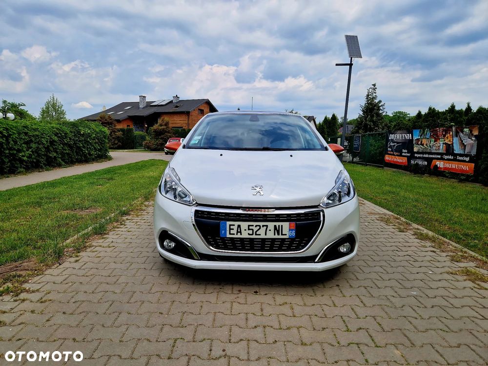 Peugeot 208 - 1