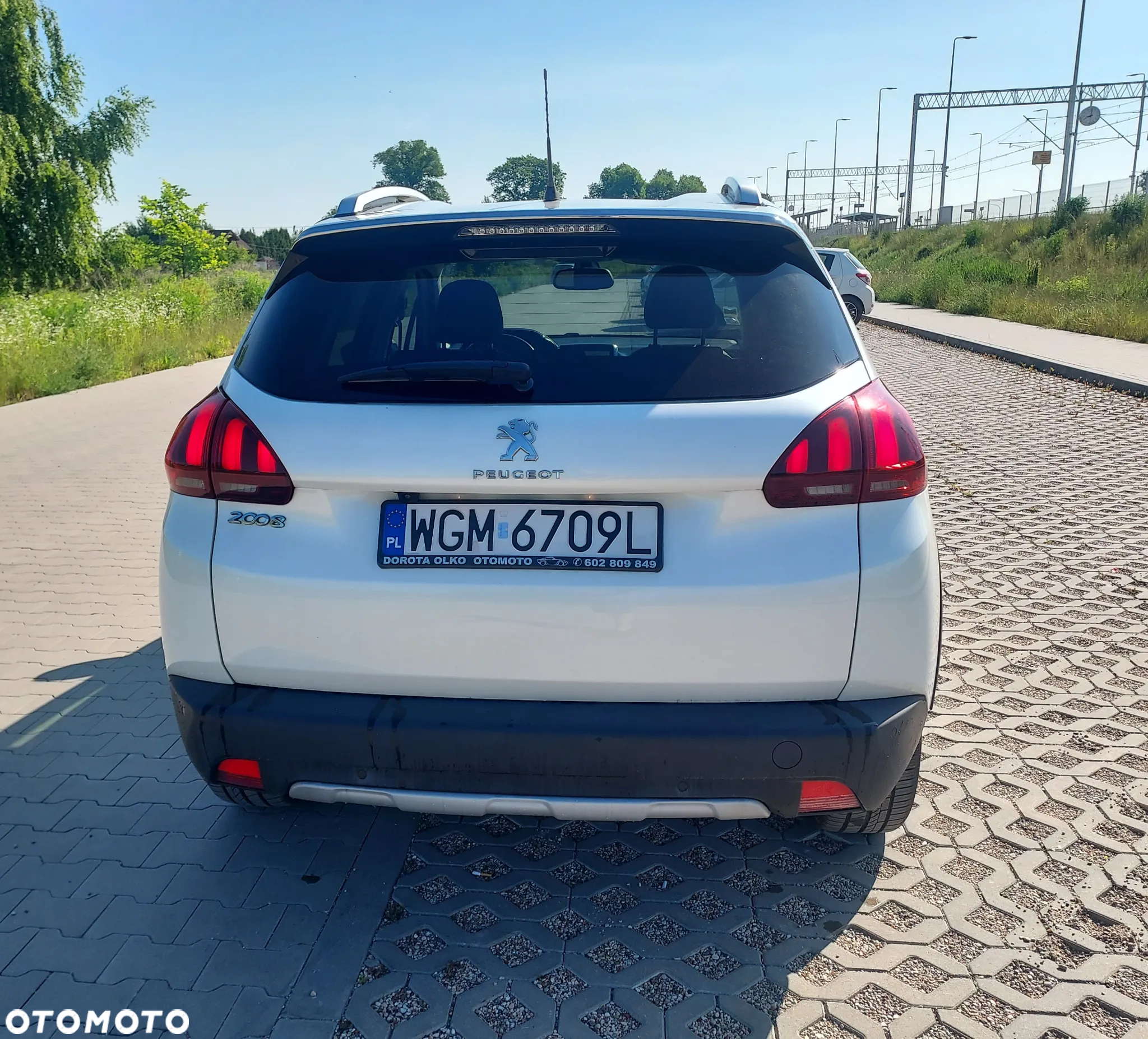 Peugeot 2008 1.5 BlueHDi Allure S&S - 5