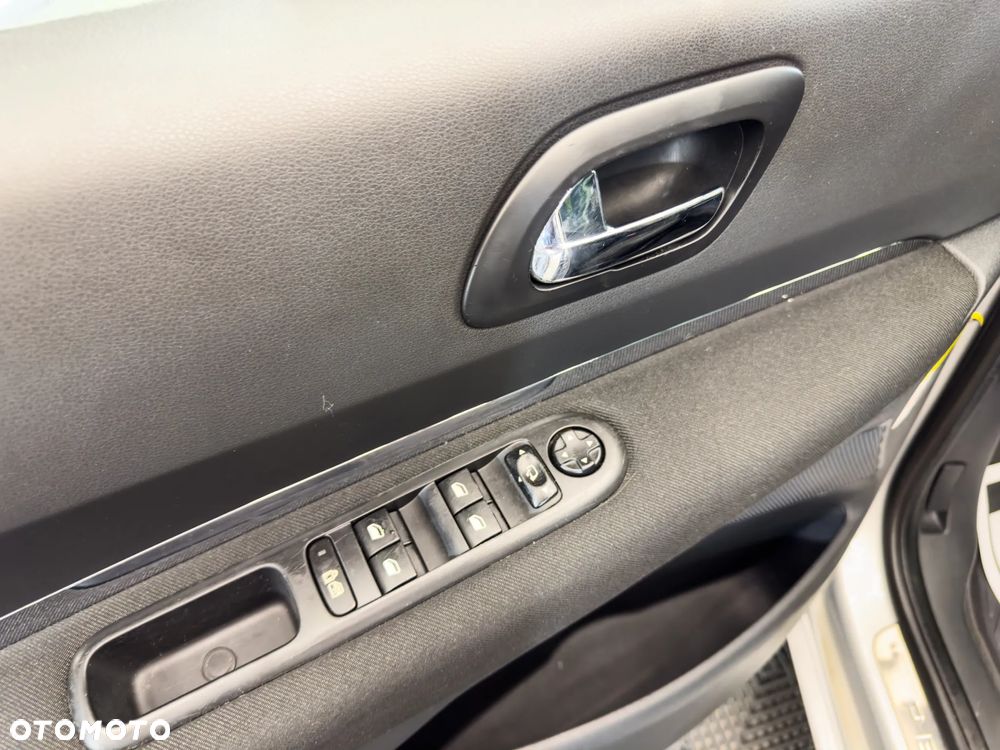 Peugeot 5008 2.0 HDi Family 7os - 23