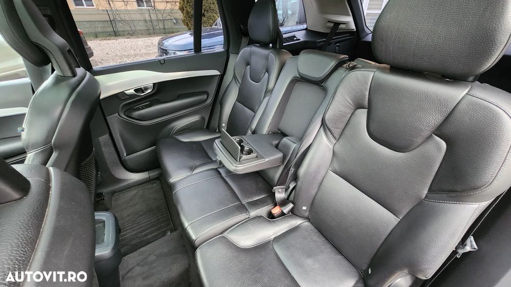 Volvo XC 90 D5 AWD Geartronic Momentum - 36