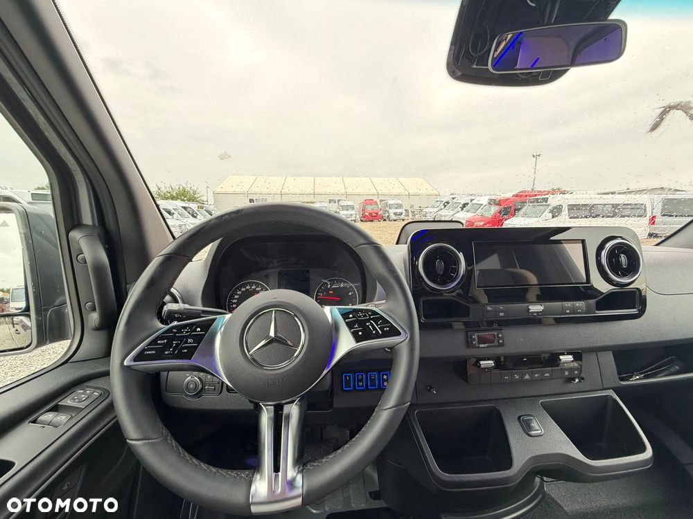 Mercedes-Benz Sprinter 519 - 30