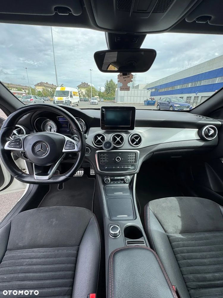 Mercedes-Benz CLA - 12