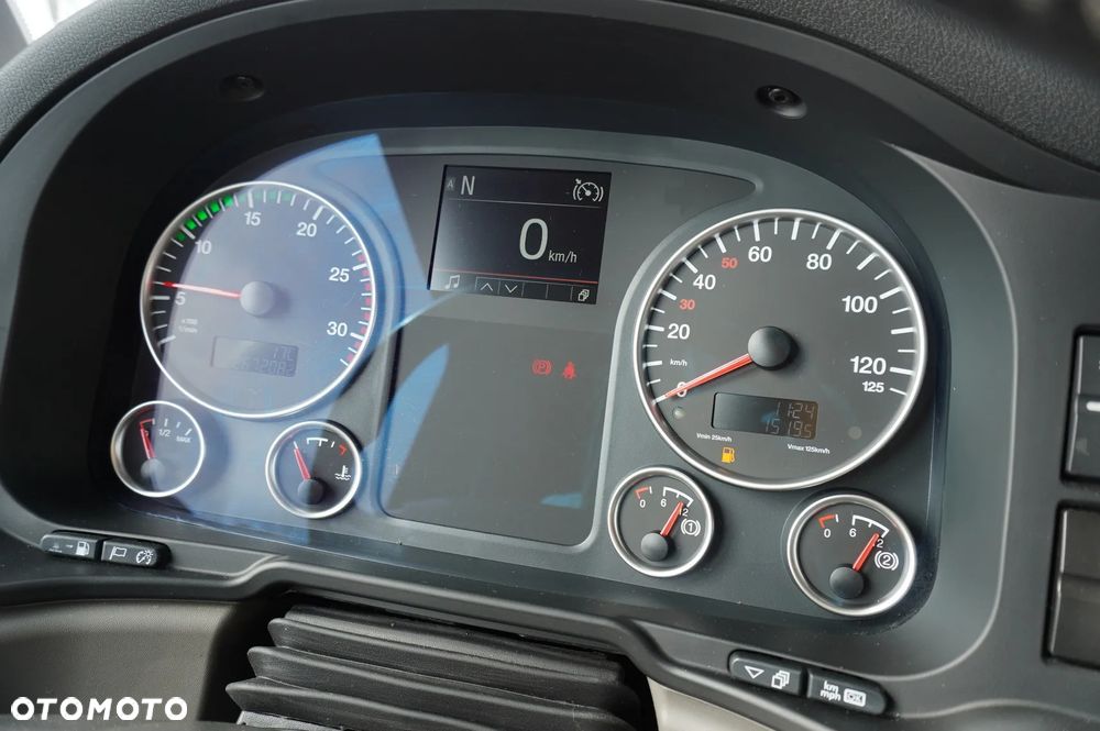 MAN TGX 35.580 8x4-4 / rama 830 cm / oś skrętna / 260 tys. km - 21