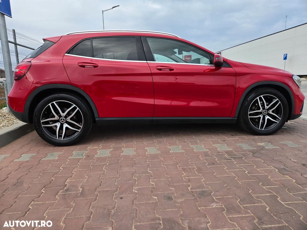 Mercedes-Benz GLA 220 4MATIC 7G-DCT - 5