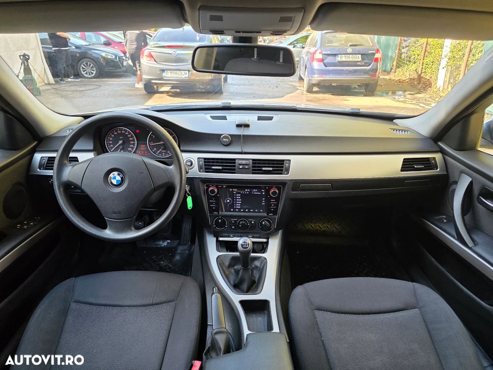 BMW Seria 3 318i Touring - 4
